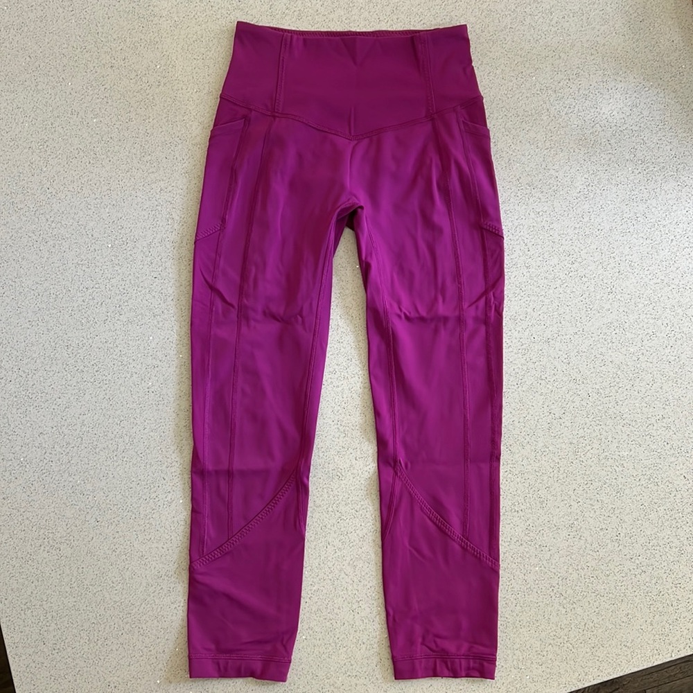 All The Right Places Crops sz 6 READ DESCR.